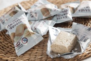 Тахинная халва: из чего изготавливается, состав, калорийность, польза, вред, применение