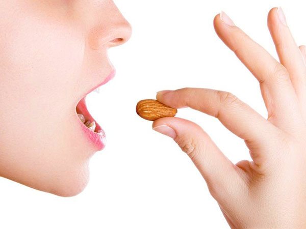 Миндаль: полезные свойства, вред и суточная норма потребления орехов, показания и противопоказания, калорийность