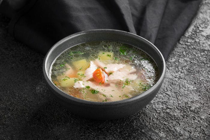 наваристая уха с икрой трески