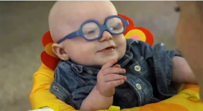 Малыш в очках