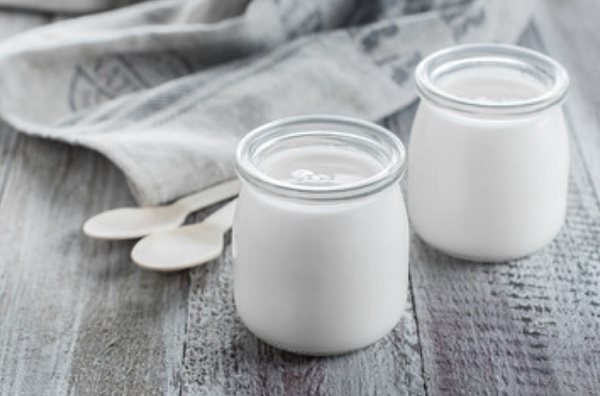 Йогурт в стеклянных банночках