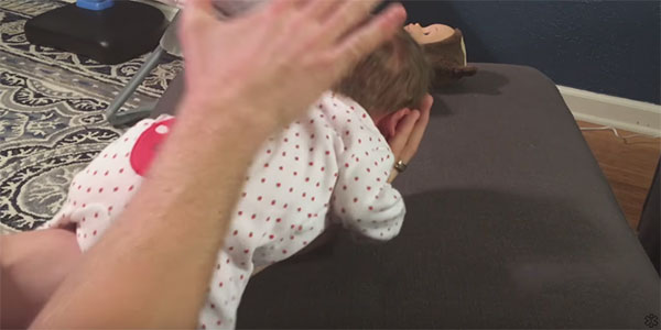 Ребенок подавился