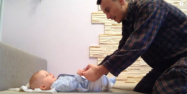 Учим ребенка садиться