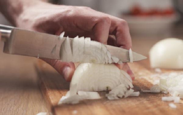 Лук, нарезанный кубиками