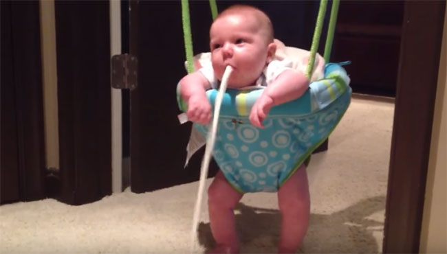 Ребенок срыгивает фонтаном