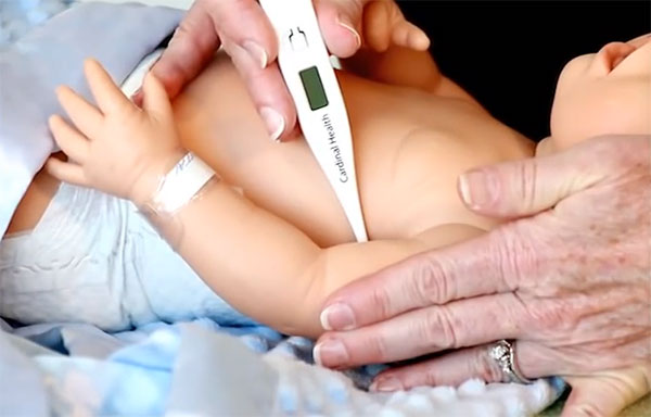 Меряем температуру под мышкой у ребенка