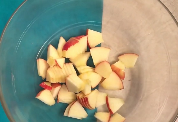 Нарезанное яблоко