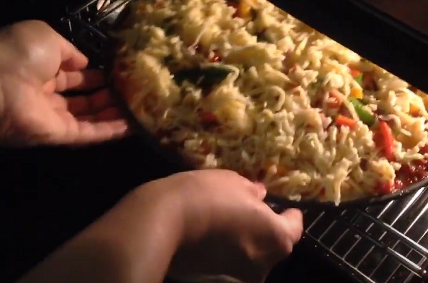 Форма ставится в духовку