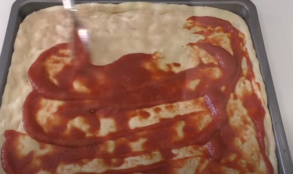 Смазывание томатом