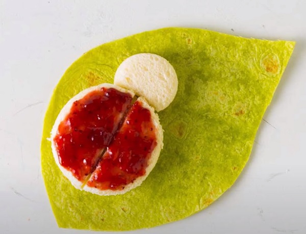 Прикладывание головы к туловищу