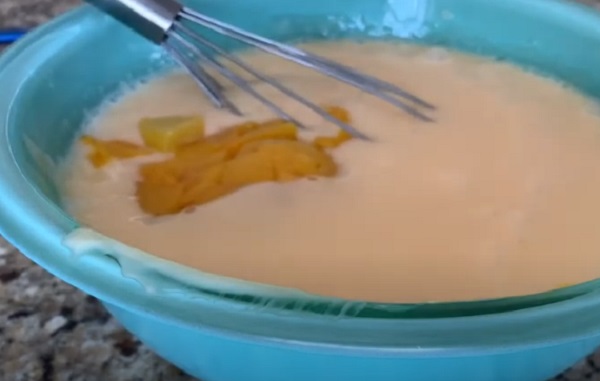 Добавление нарезанных фруктов