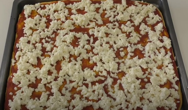 Выкладывание моцареллы