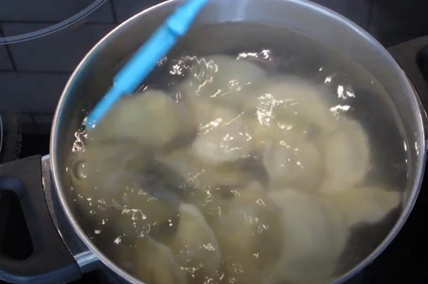 Вареники варятся