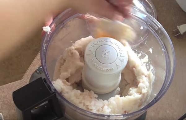 Измельчение рыбы в блендере