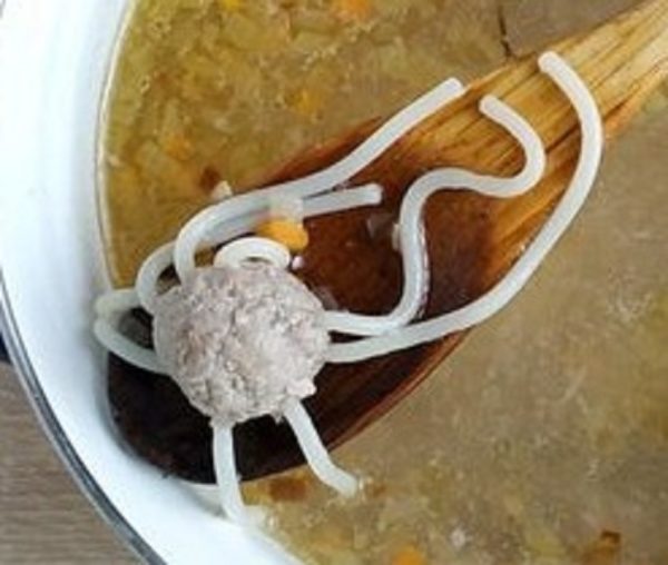 Фрикадельки со спагетти