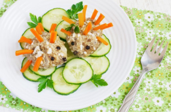 Готовые ежики на тарелке