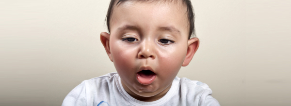 Мальчик кашляет