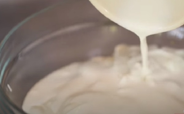 Добавление йогурта