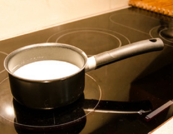 Кастрюлька с молоком