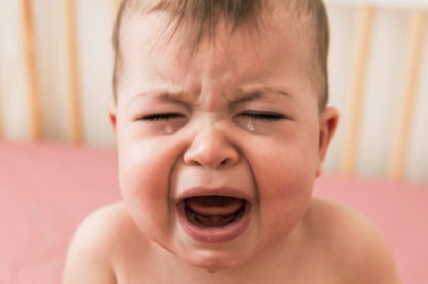 Ребенок плачет