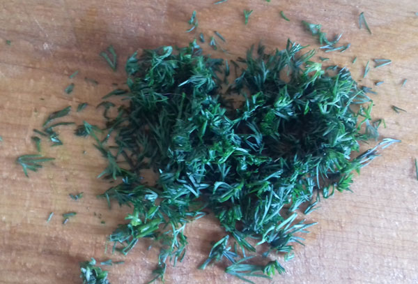 мелко накрошенный укроп