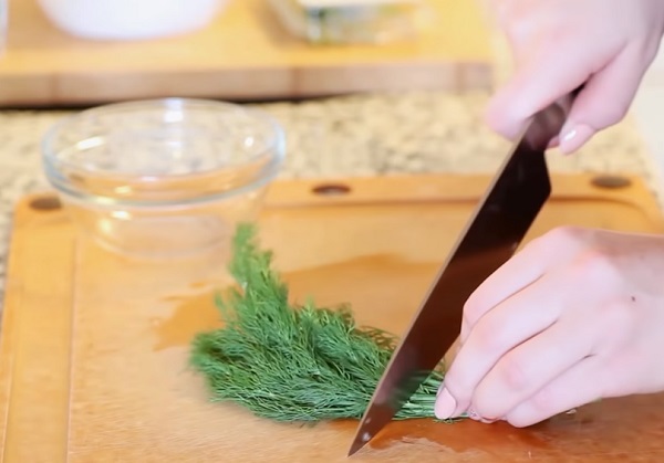 Измельчение укропа