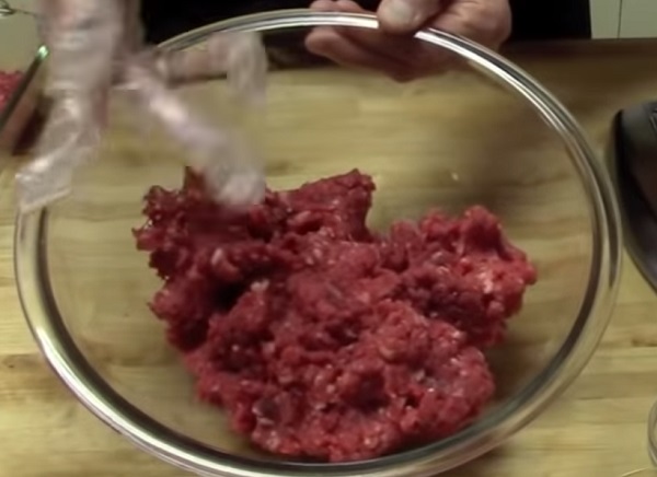 Фарш в миске