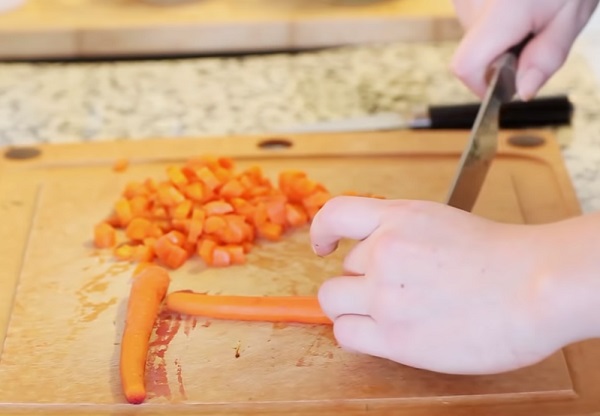 Нарезание моркови