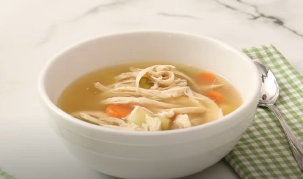Готовый суп с курицей