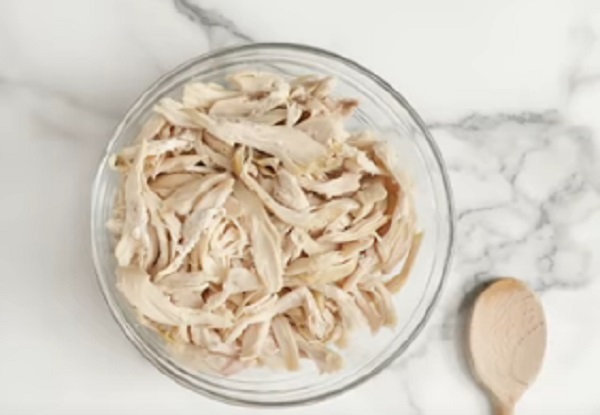 Куриное филе разобранное на кусочки