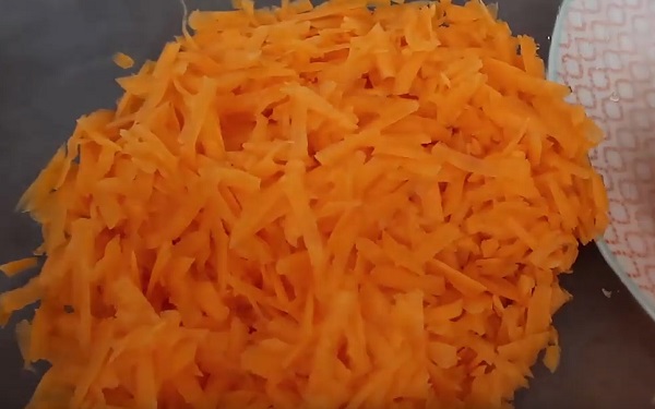 Натертая морковь