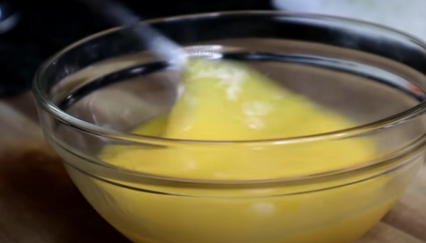 Взбивание яиц