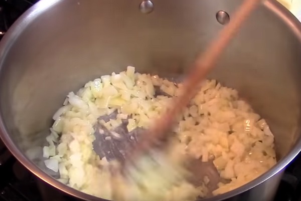 Тушение лука