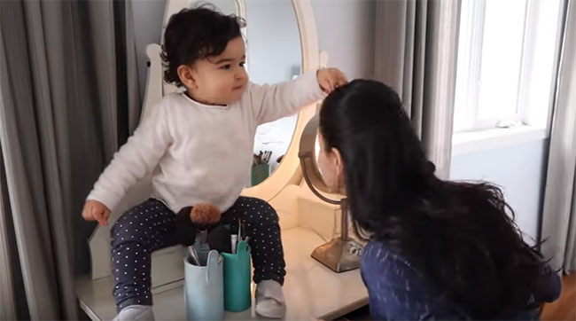 Ребенок играет