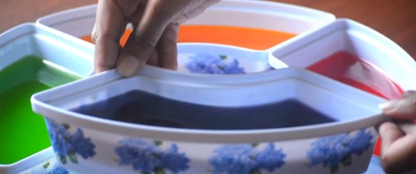 Четыре формы с желе разного цвета