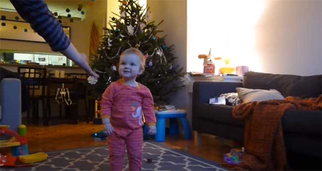 Протягиваем малышу руку