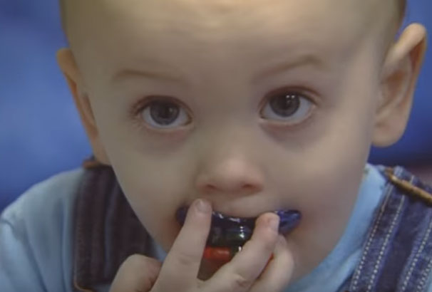 Мальчик с соской