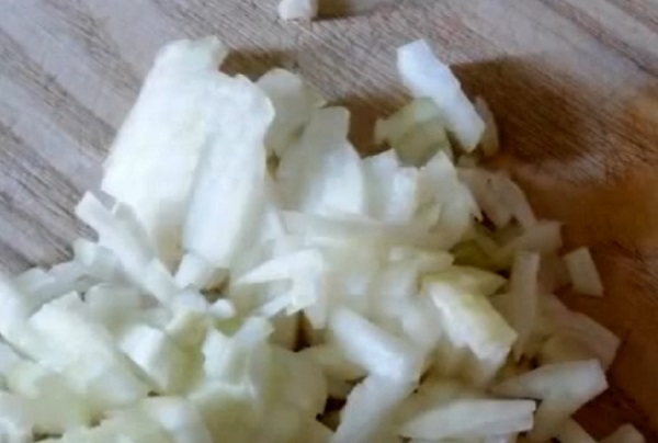 Нарезанный лук