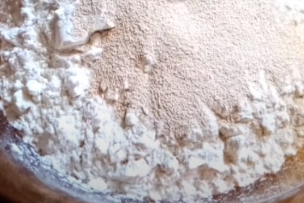 Добавление дрожжей