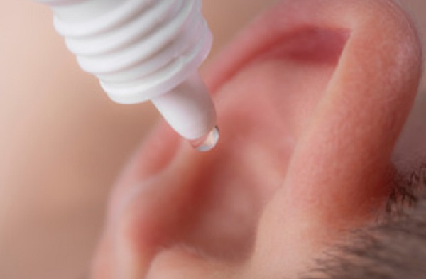 Закапывание капель в ухо ребенку
