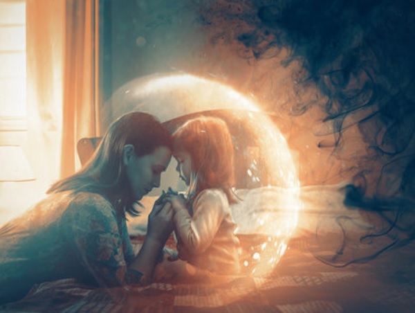 Мама с дочкой в "оберегающей сфере"