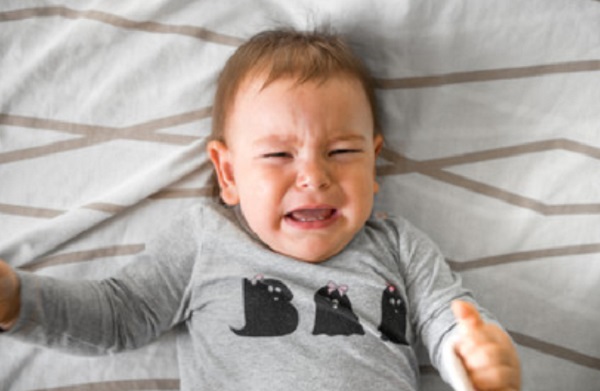 Ребенок плачет