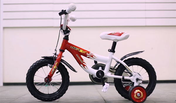 Четырехколесный детский велосипед