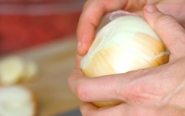 Очистка луковицы