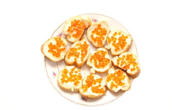 Бутерброды с красной икрой