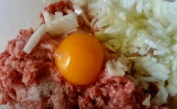 Фарш, лук, яйцо