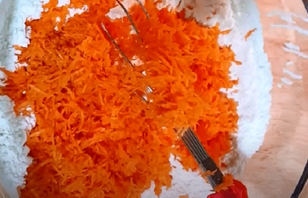 Добавление натертой моркови