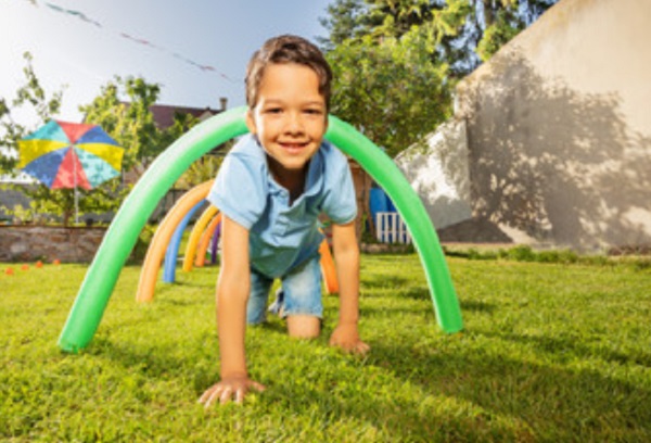 Мальчик на улице