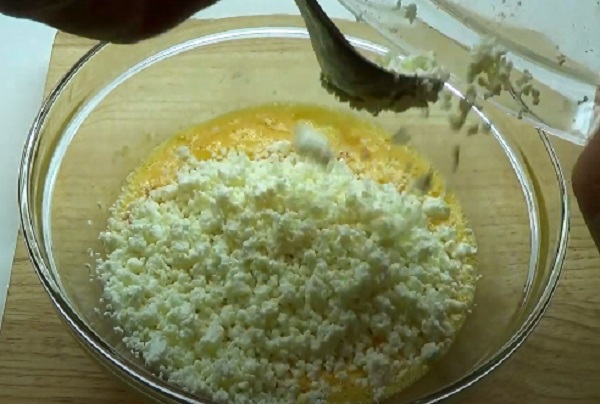 Добавление творога