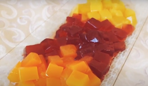 Готовое, нарезанное на кубики, желе